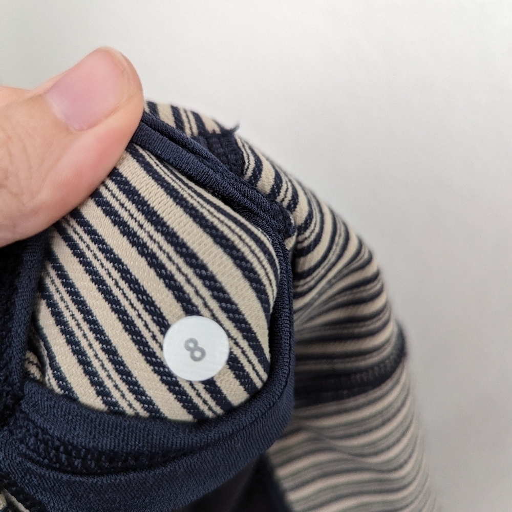 Lululemon flare yoga pants 8 - Picture 4 of 4